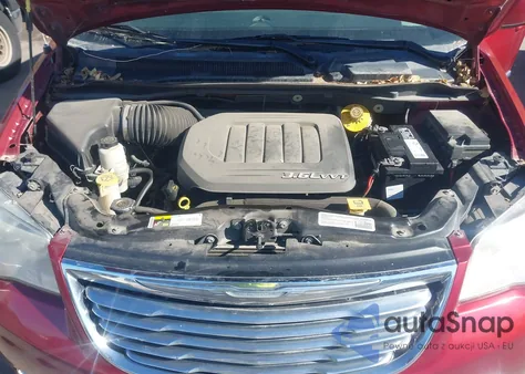 2014 Chrysler Town & Country Touring from USA, damaged, VIN 2C4RC1BG5ER434023